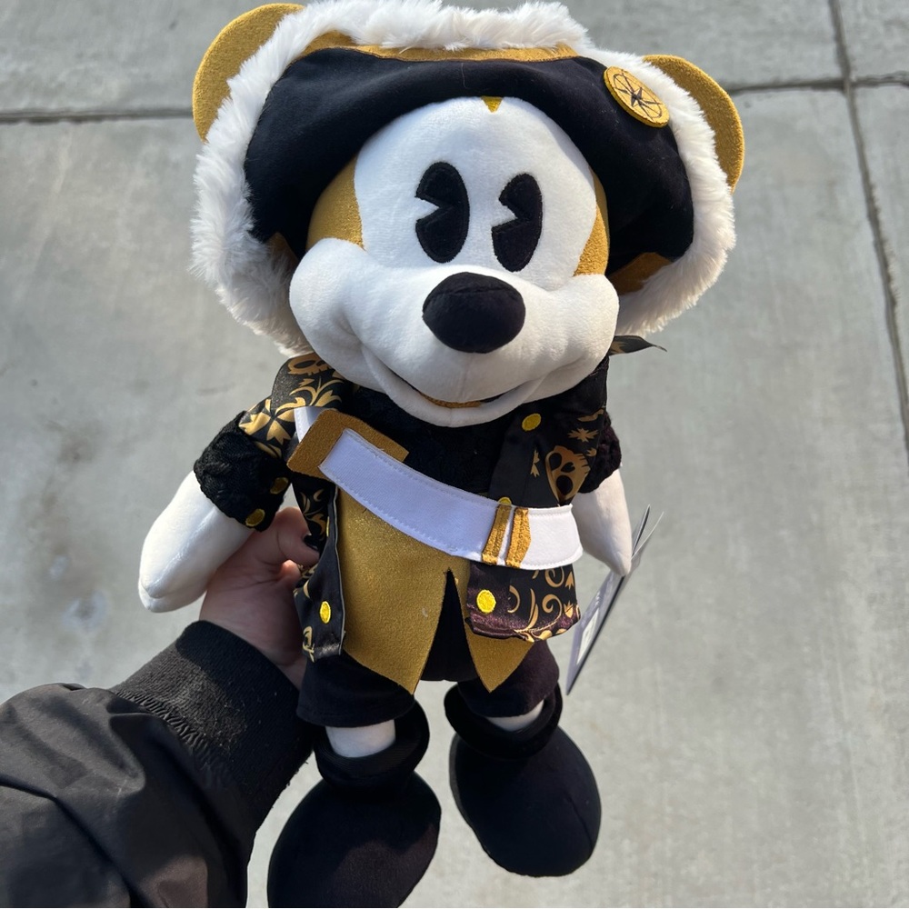 Mickey Mouse The Main Attraction Plush Pirates of the Caribbean -Limited Release